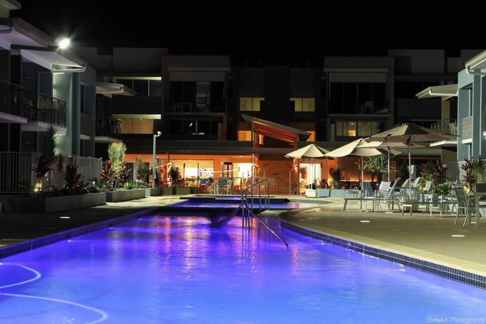 라마다 허비 베이 호텔 허비베이 외부 사진 The pool at the hotel