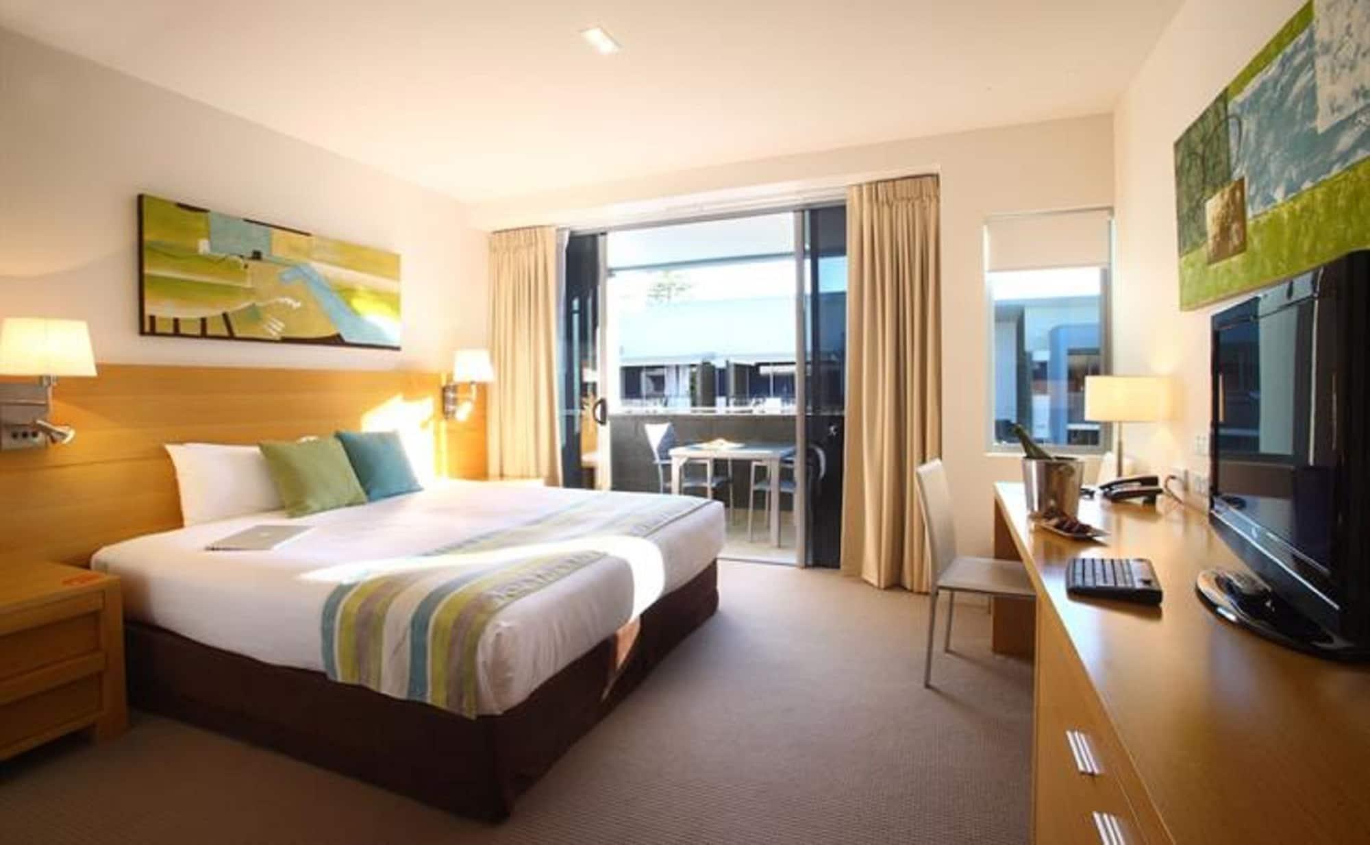라마다 허비 베이 호텔 허비베이 객실 사진 A typical room at the Mantra Crown Towers