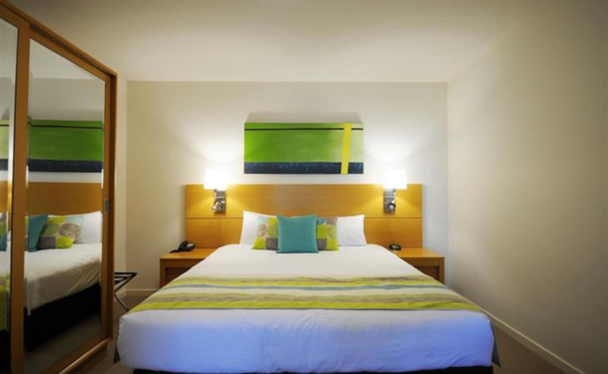 라마다 허비 베이 호텔 허비베이 외부 사진 A bedroom at the hotel