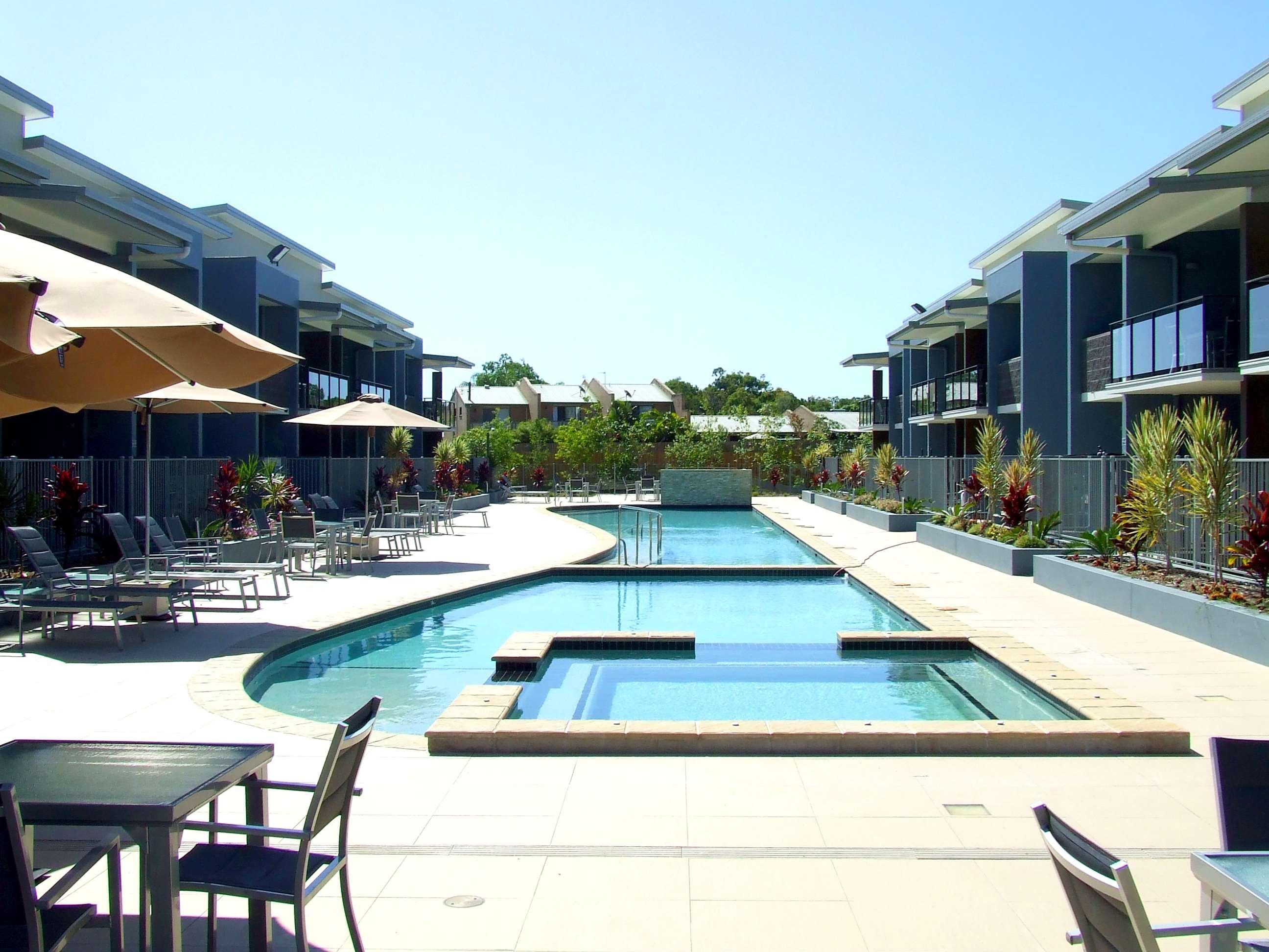 라마다 허비 베이 호텔 허비베이 외부 사진 The pool at the Mantra on Saltwater Island