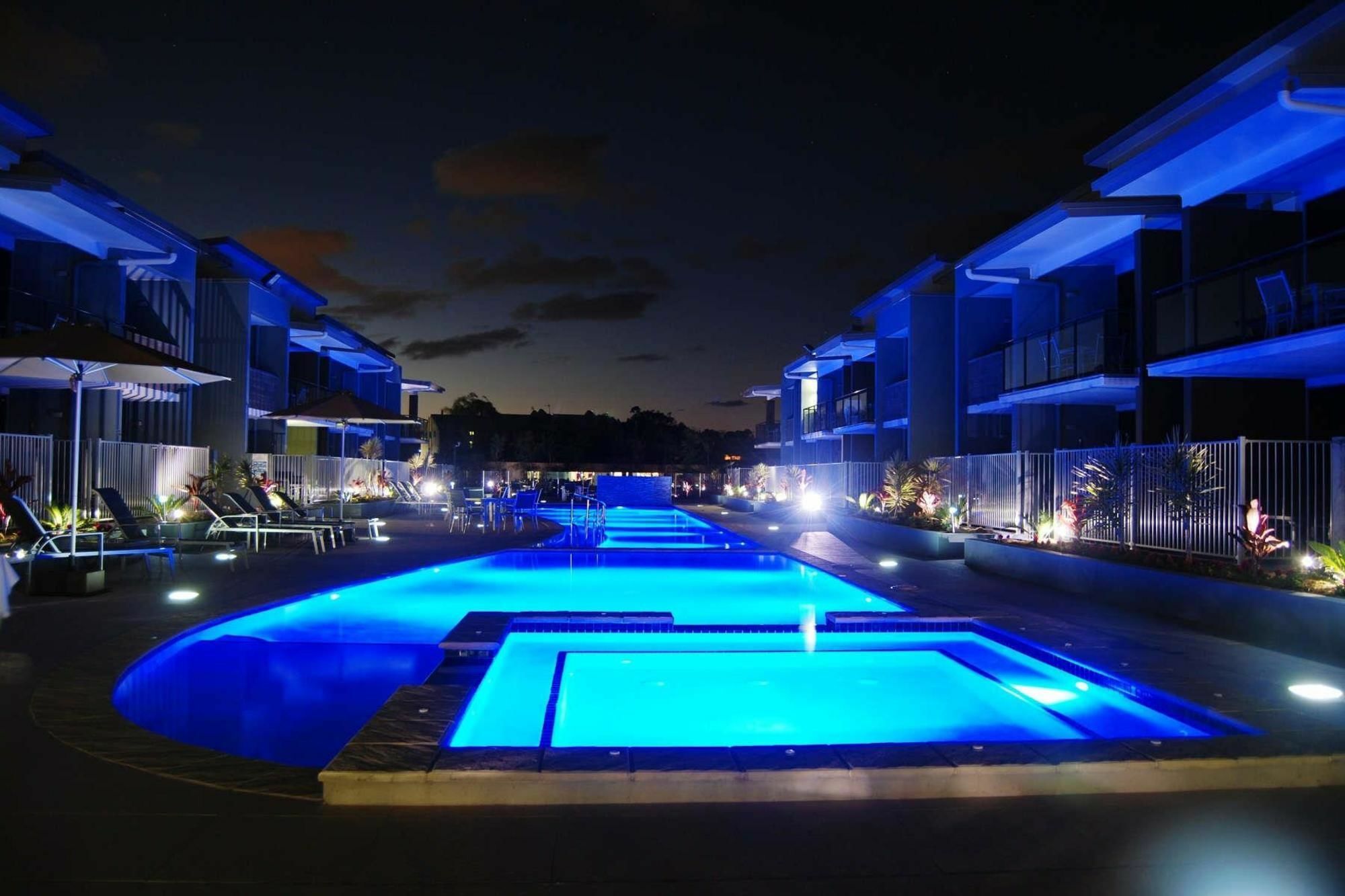 라마다 허비 베이 호텔 허비베이 외부 사진 The pool at the Blue Sky Inn