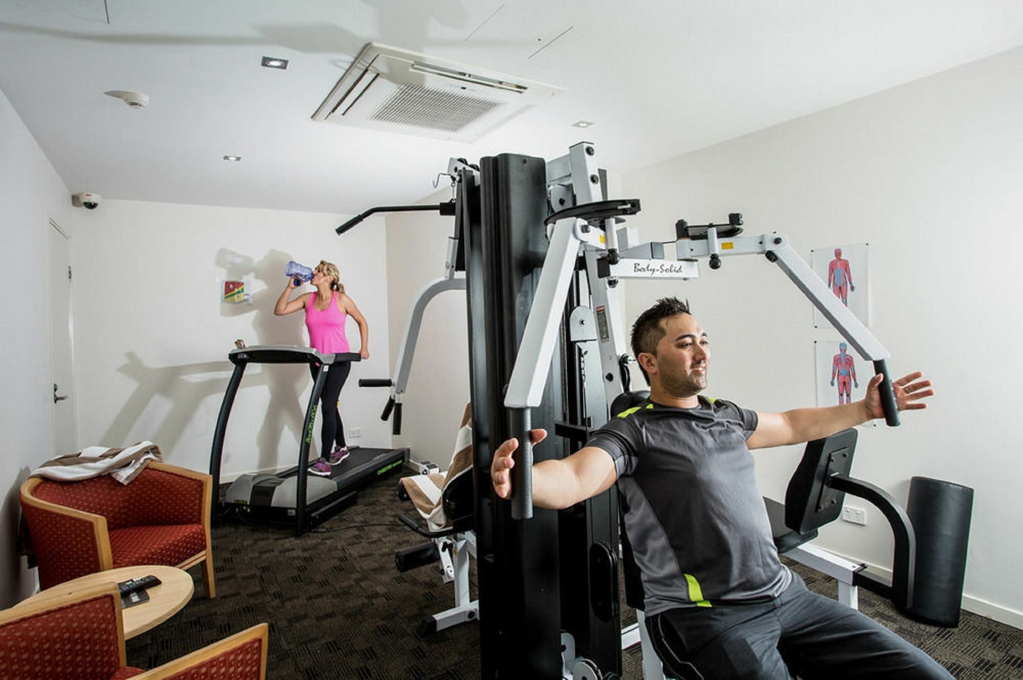 라마다 허비 베이 호텔 허비베이 외부 사진 The gym at the hotel