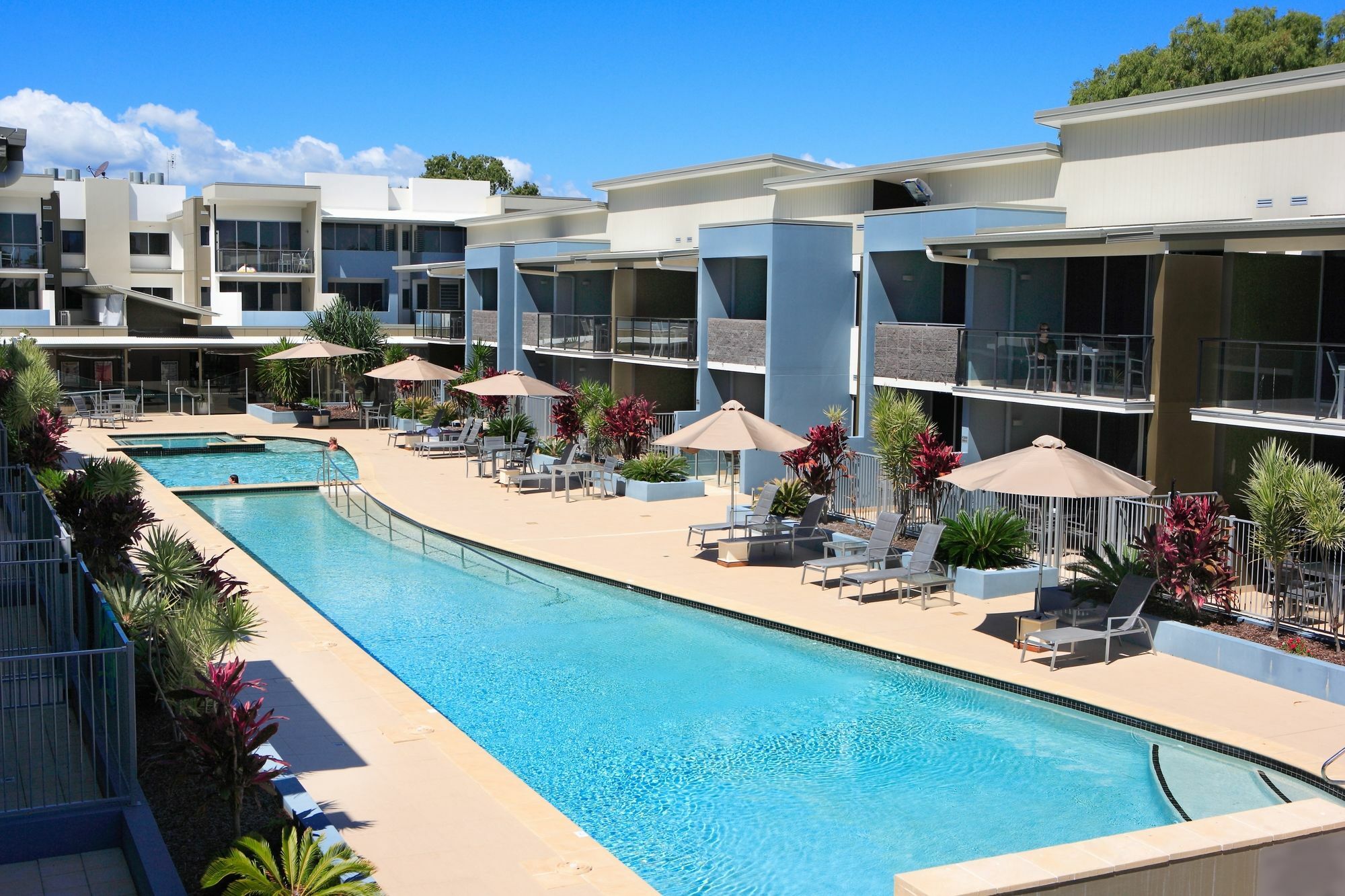 라마다 허비 베이 호텔 허비베이 외부 사진 The pool at the Mantra on Saltwater Island