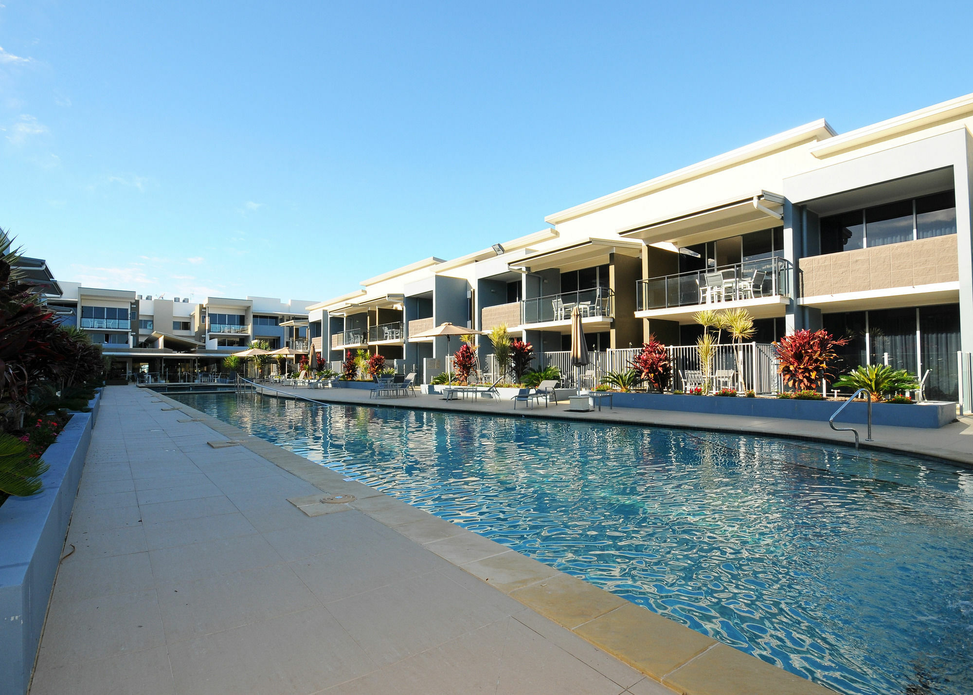 라마다 허비 베이 호텔 허비베이 외부 사진 The pool at the Mantra on Saltwater Island